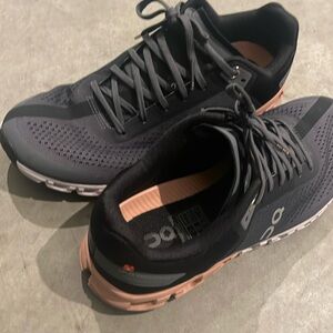 Oncloud size 9w US black/gray/pink